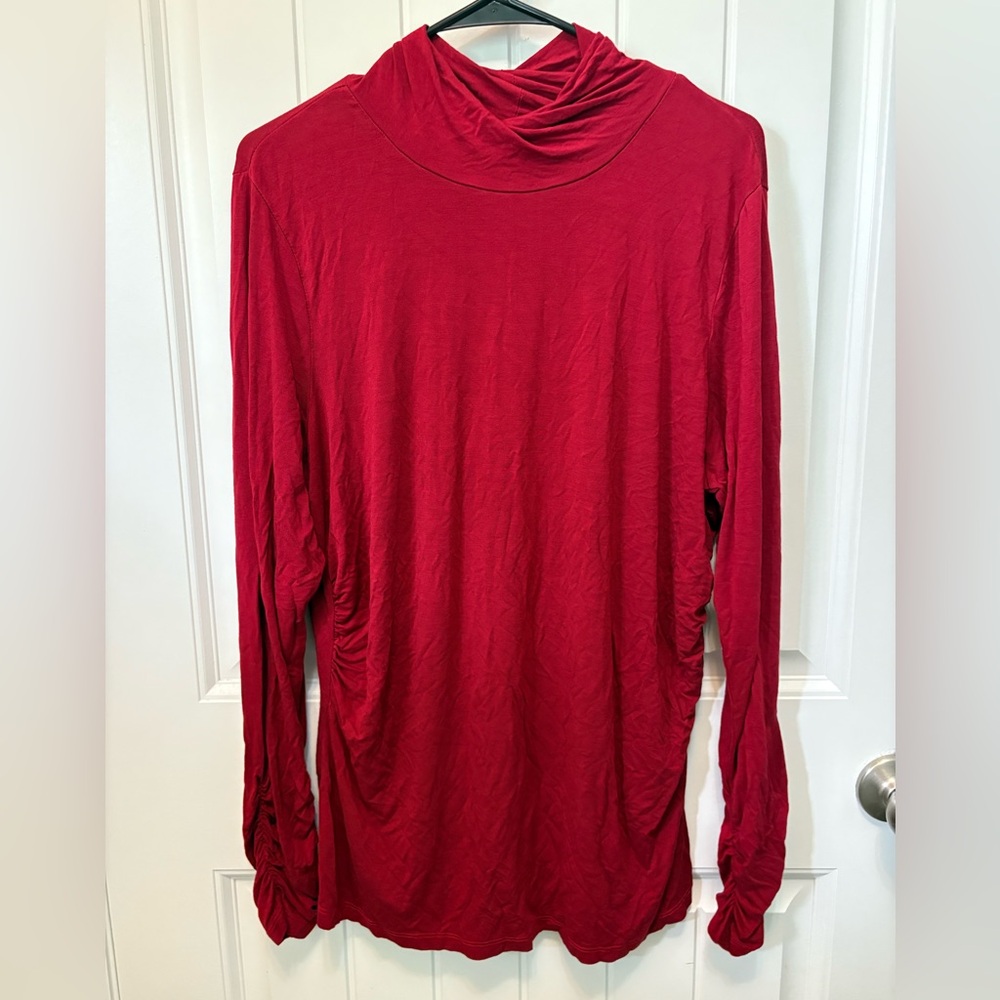 Cable & Gauge Rich Red Rouched Top. Size 1X.